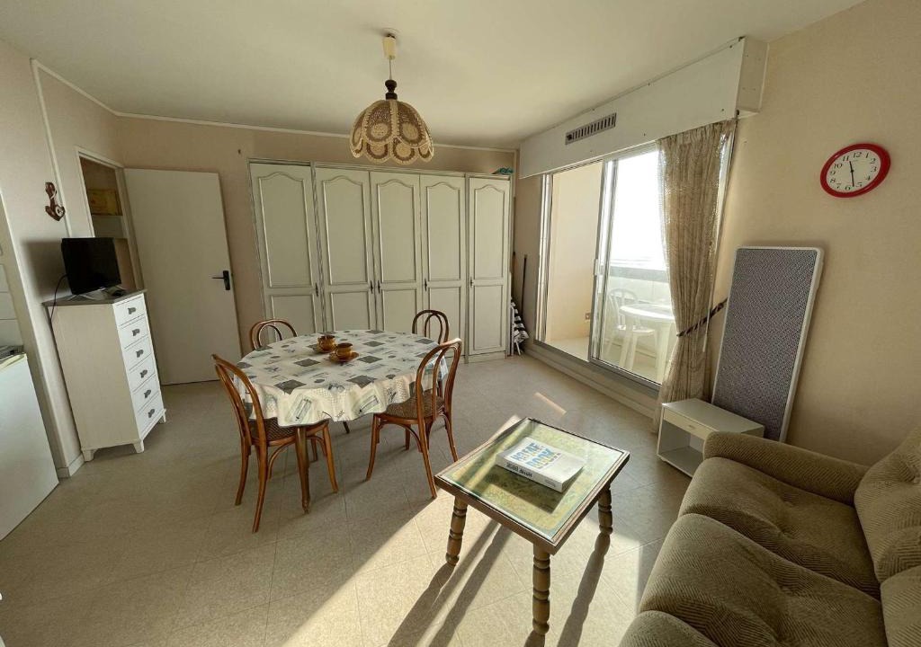 Saint-Jean-de-Monts Apartment | Studio 2 pers, balcon, parking, plage à 200m - FR-1-224C-442
