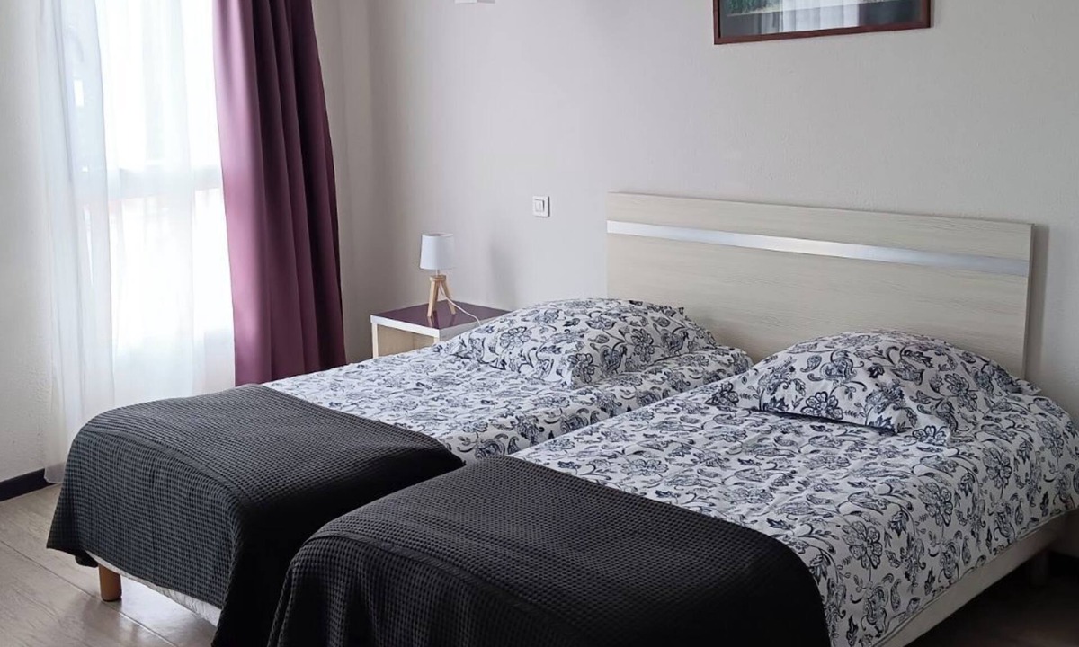 Lourdes Apartment | Studio 24m2 on 4th floor (elevator), wifi 5G, next to SNCF train station