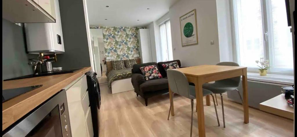 Mont d'Arene Apartment | Studio 25m2 climatisé-parking privé - Lycée Roosevelt - Arena - Gare