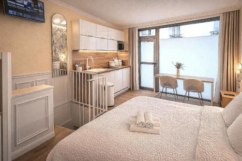 Batignolles Apartment | Studio 28 sqm - Cardinet - 2p