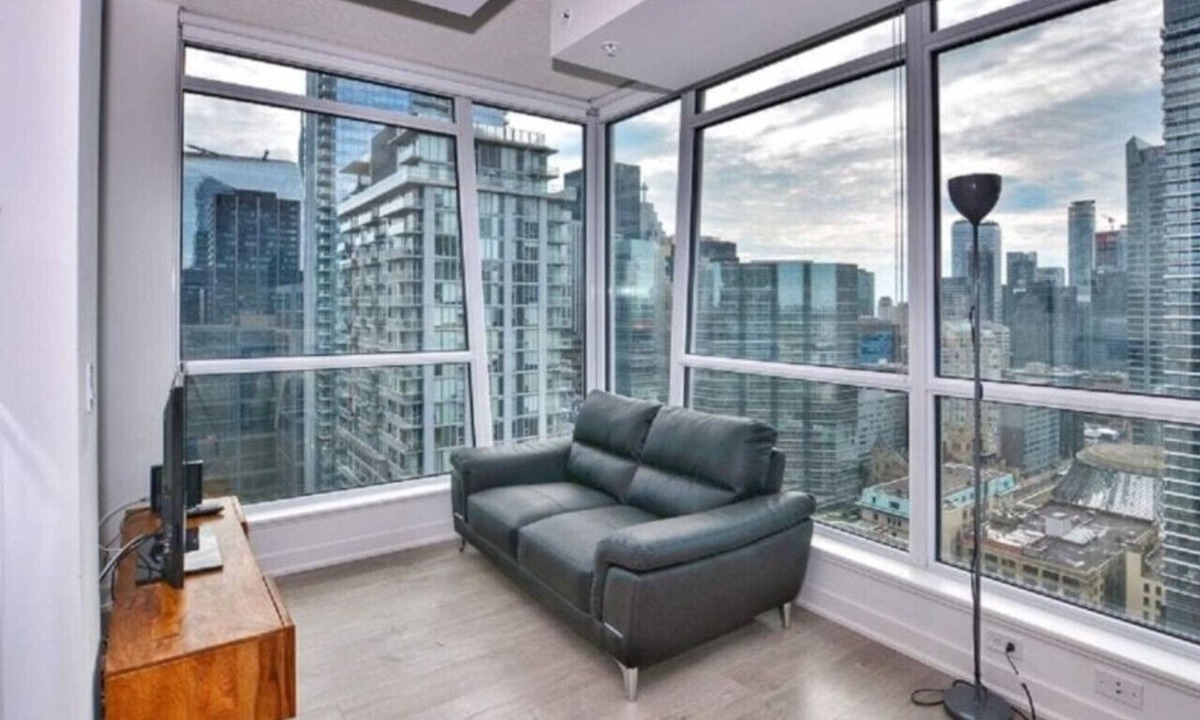 Downtown Toronto Apartment | Studio 2BR Apt with GYM, Close to CN Tower