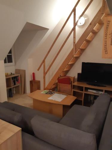 Pouzac Apartment | Studio 30 m2 T1 with mezzanine
