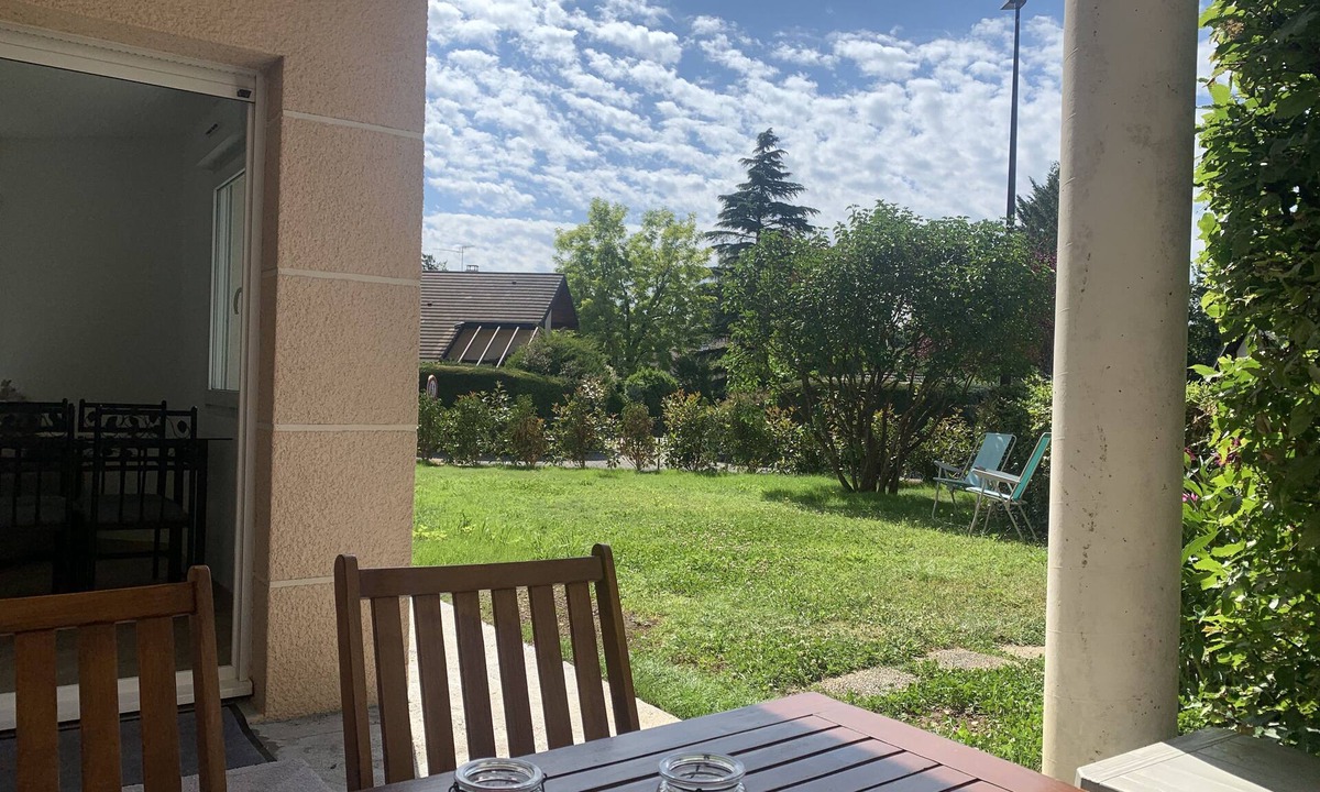 Divonne-les-Bains Apartment | Studio 32 m2 with garden