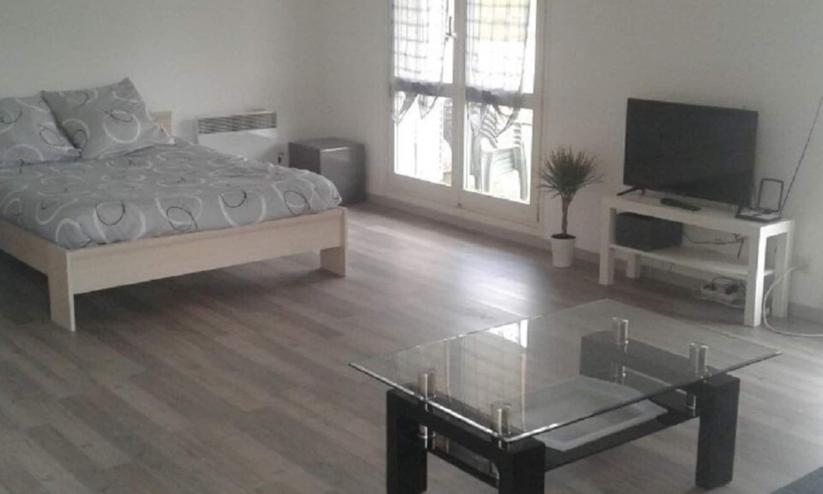 Jury Apartment | Studio 33 m2 avec terrasse a proximité de Metz