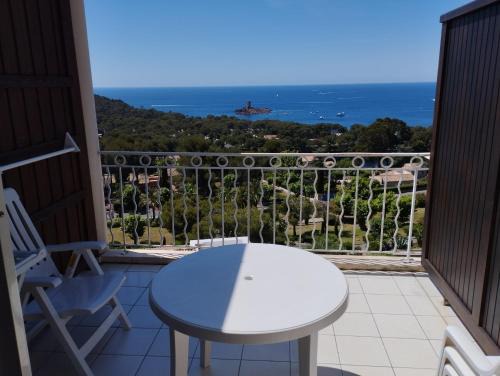 Le Dramont Apartment | Studio 5 people with beautiful sea view