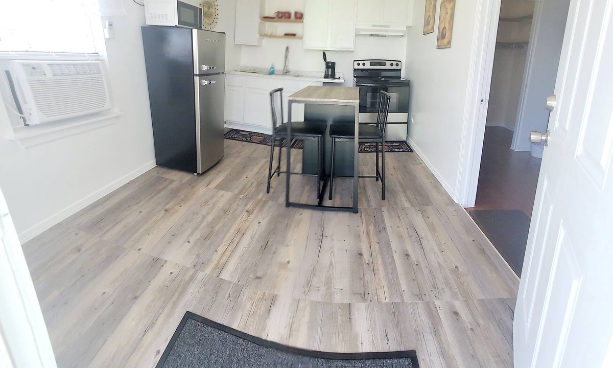 Redwood Apartment | STUDIO 5 to 10 MIN DRIV TO RIVER/HOSPITAL/TOWN, 10 TO TX STATE UNIV