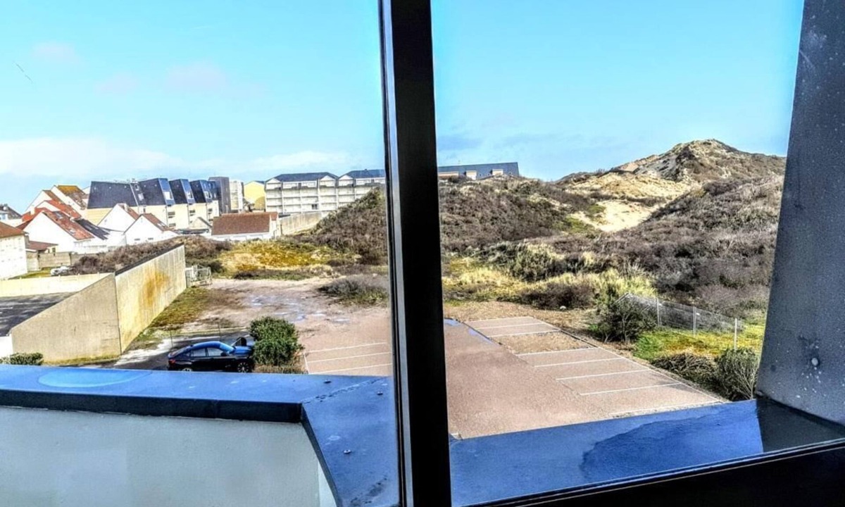 Fort-Mahon-Plage Apartment | Studio 50m from the sea wall. Very quiet.