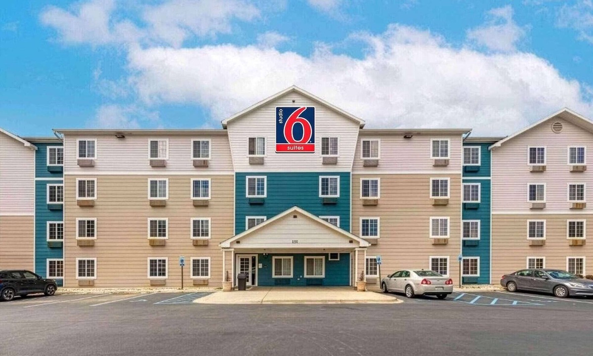 Pelham Apartment | Studio 6 Birmingham Pelham|Cozy 2 Full Beds|Smoking|Kitchen