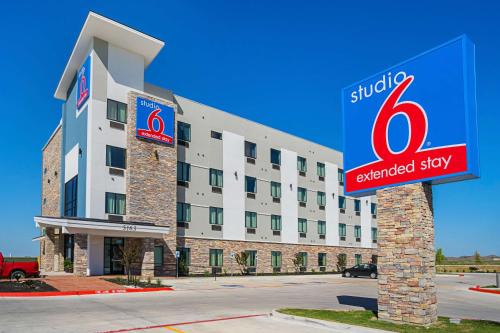 Buda Hotel | Studio 6-Buda, TX