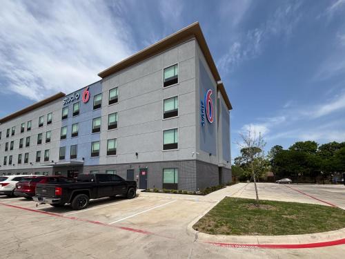 White Rock Hills Hotel | Studio 6 Dallas, TX – Fair Park