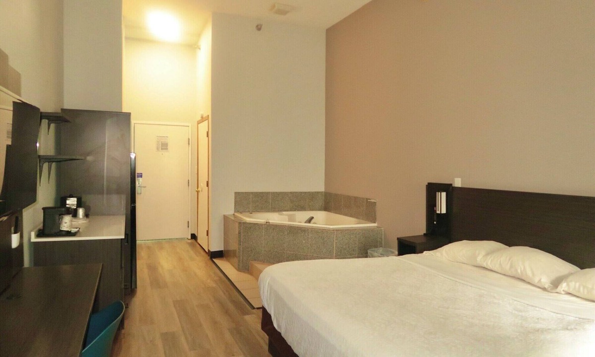Elkhart Hotel | Studio 6 Elkhart, IN- Kitchenette Rooms