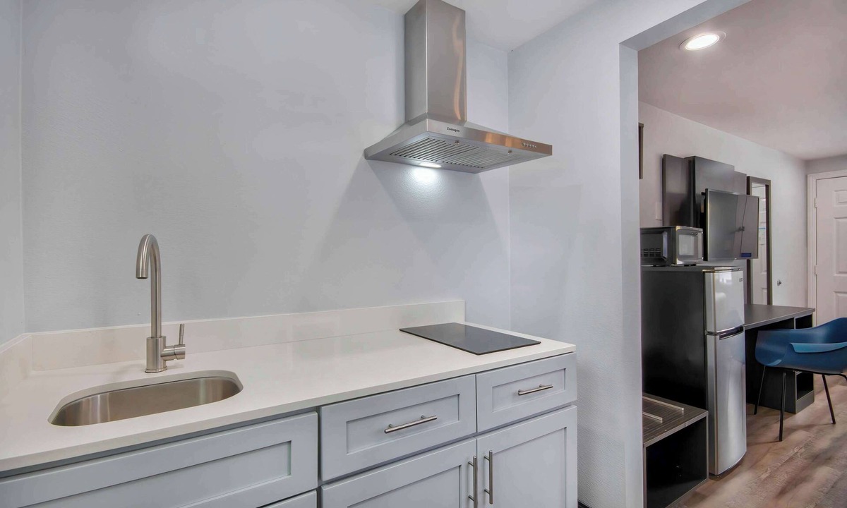 Downtown Hotel | Studio 6 Eureka, CA – Old Town