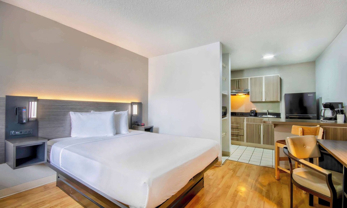Wetmore Hotel | Studio 6 Extended Stay - San Antonio, TX - Six Flags