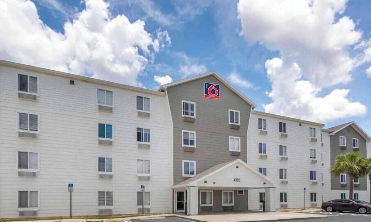 Fort Myers Apartment | Studio 6 Fort Myers|Cozy Full Bed, Nsmk|Kitchen