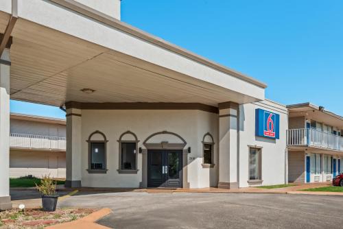 Hammond Hotel | Studio 6 Hammond, LA I12 I55