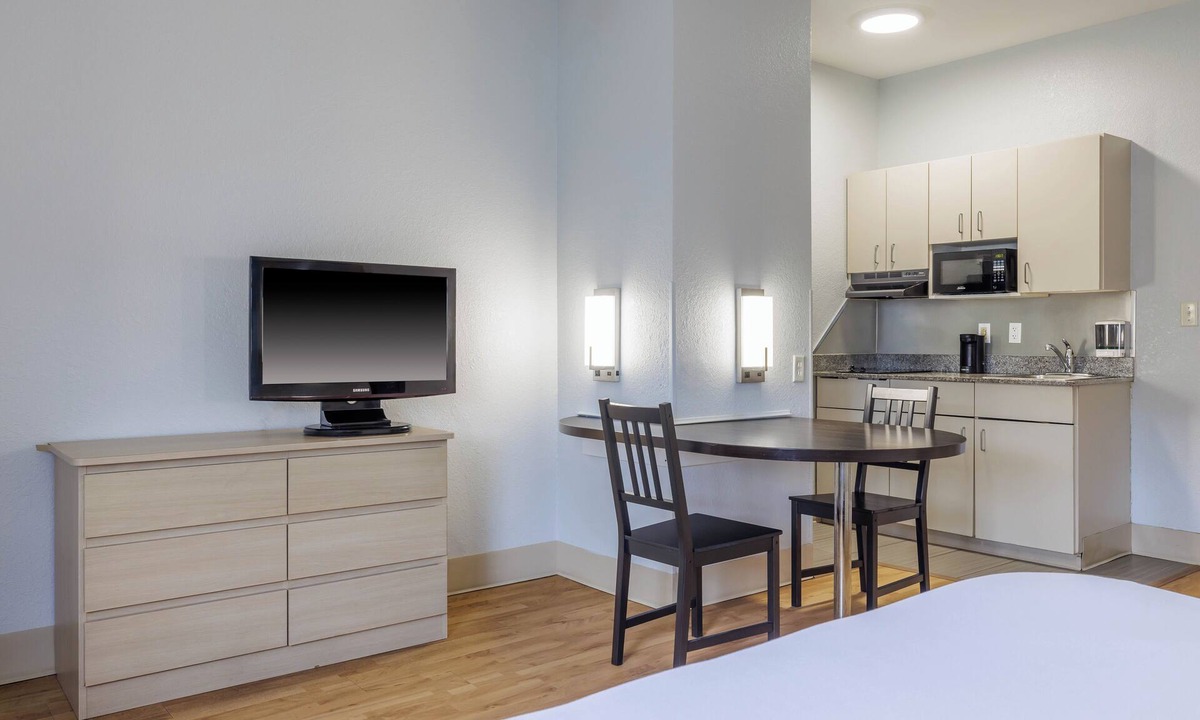 Gateway Hotel | Studio 6 Mississauga, ON - Toronto