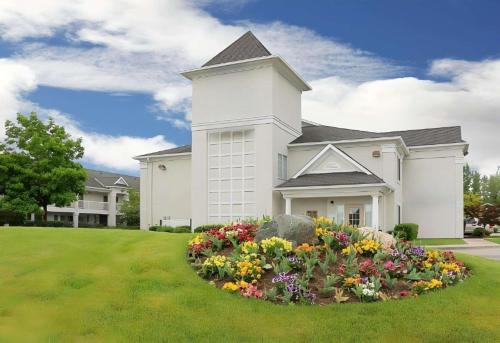 Murray Cabin | Studio 6 - Murray, UT