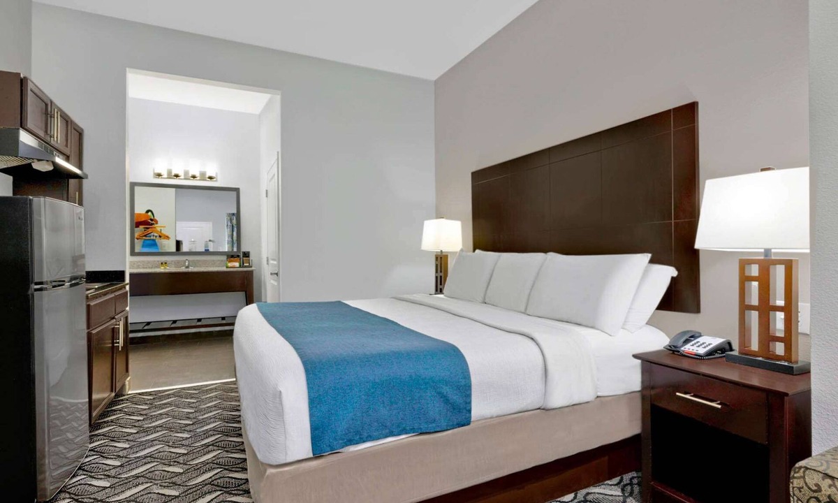 Pleasanton Hotel | Studio 6 Pleasanton, TX