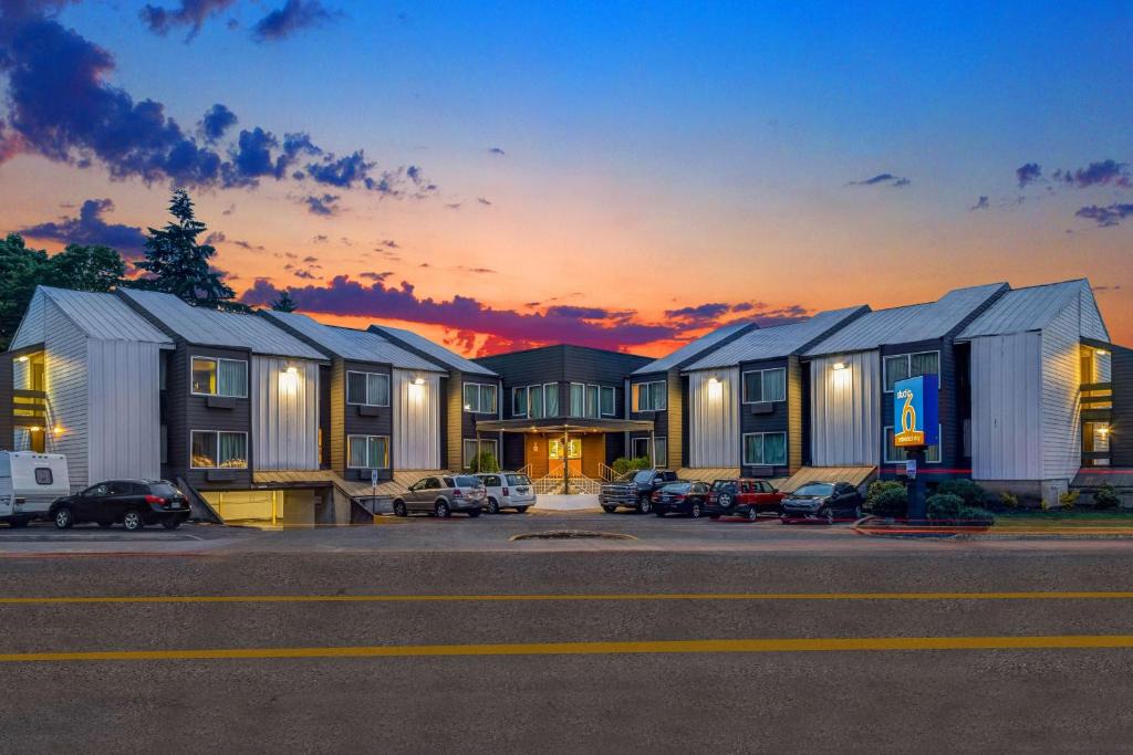 Cully Hotel | Studio 6-Portland, OR