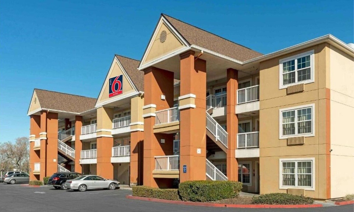 Sacramento Apartment | Studio 6 Sacramento|1 Queen|ADA|RI Shower|Smk|Kitchen