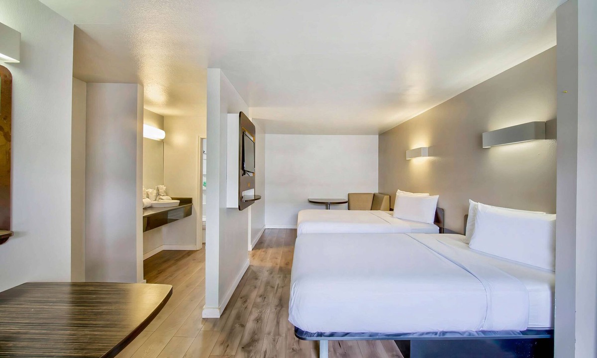 North San Antonio - SAT Hotel | Studio 6 San Antonio, TX - Airport
