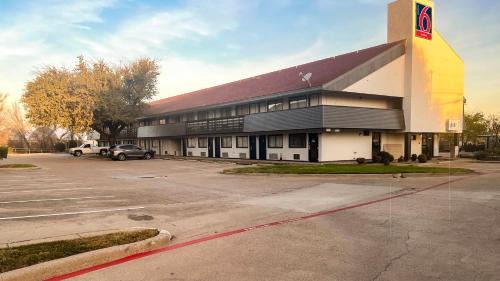Dallas Hotel | Studio 6 Suites Dallas TX - Loop 12 West