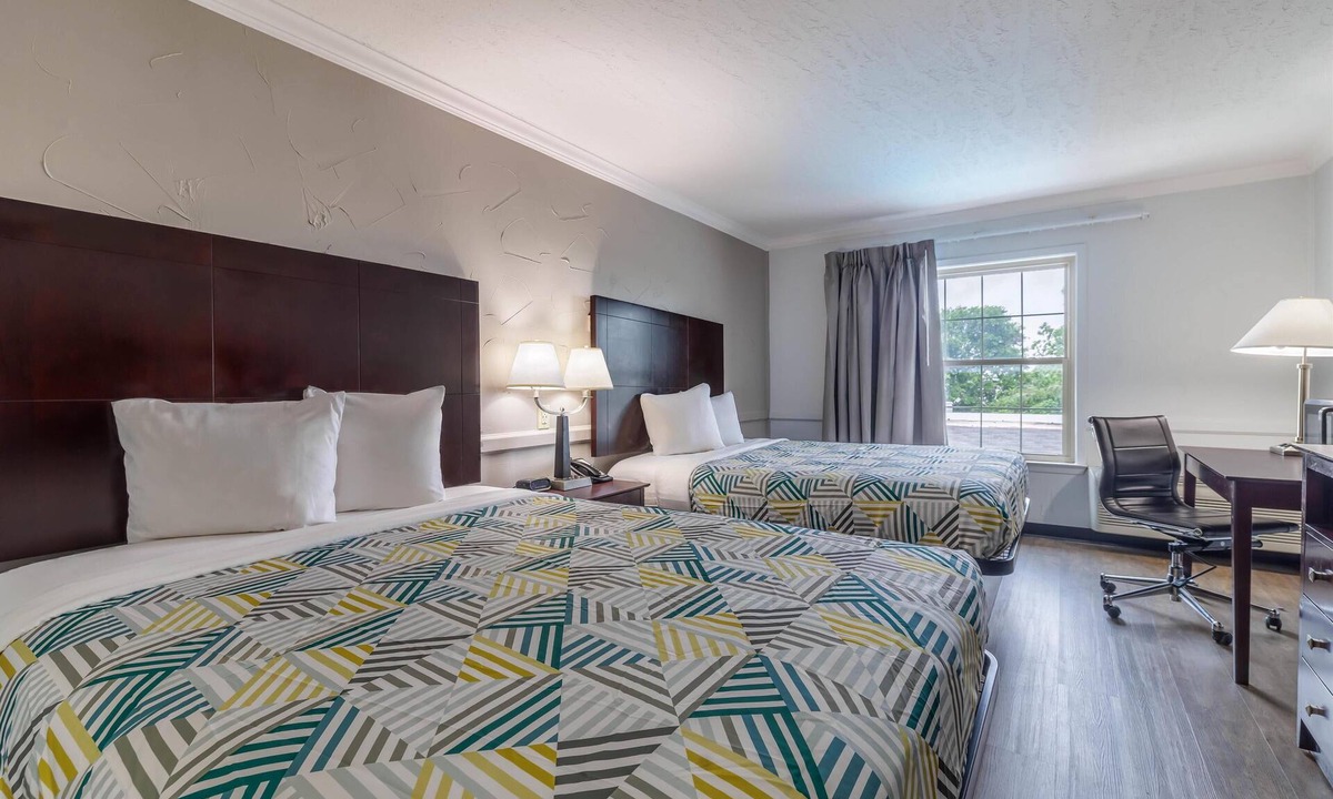 Dallas Design District Hotel | Studio 6 Suites - Dallas, TX - Downtown