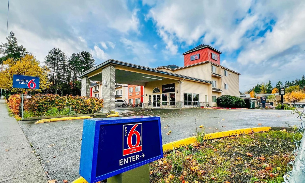 West Portland Park Hotel | Studio 6 Suites Portland OR- I-5 OHSU