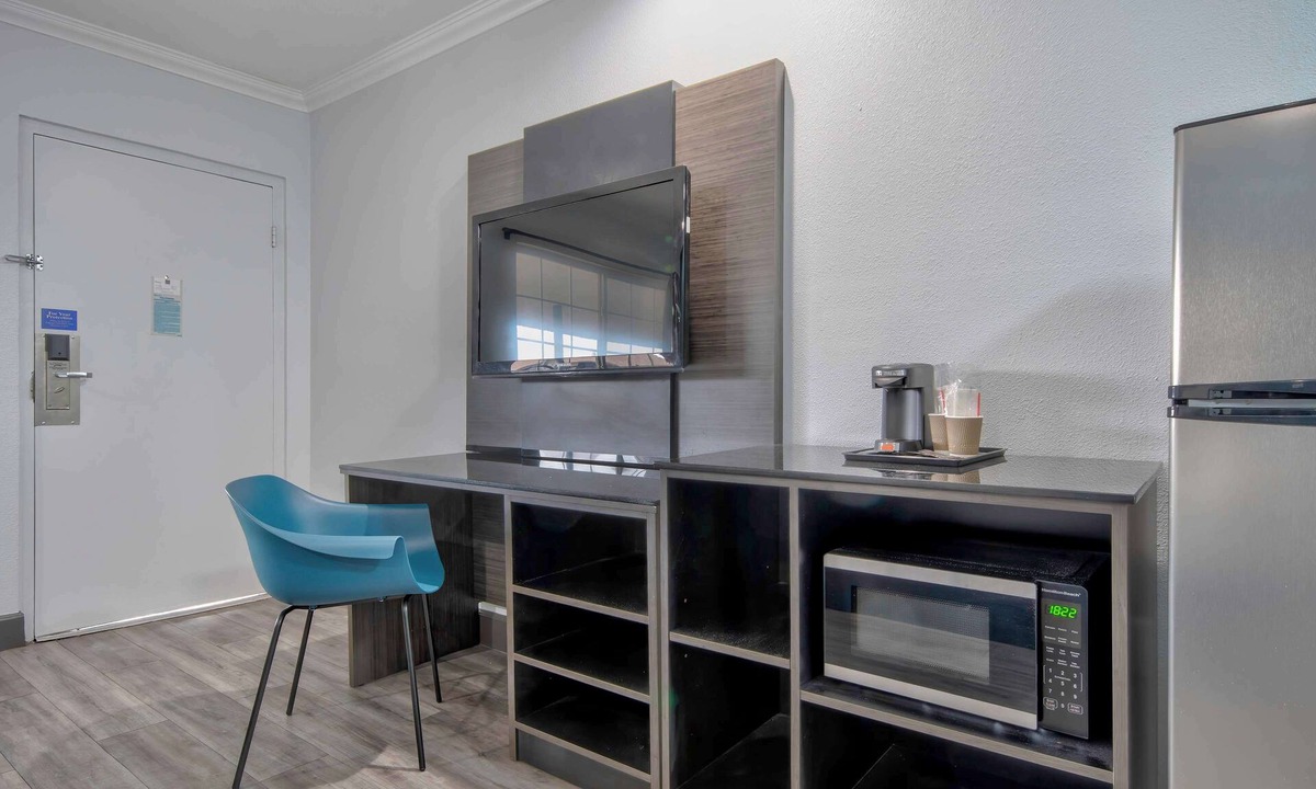 Carousel Hotel | Studio 6 Suites – San Bernardino, CA
