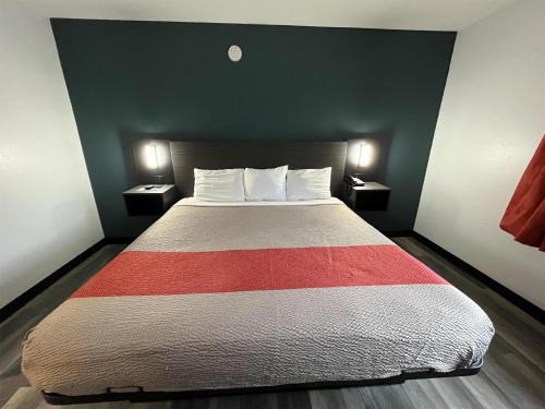 Urbana Hotel | Studio 6 Suites Urbana, IL