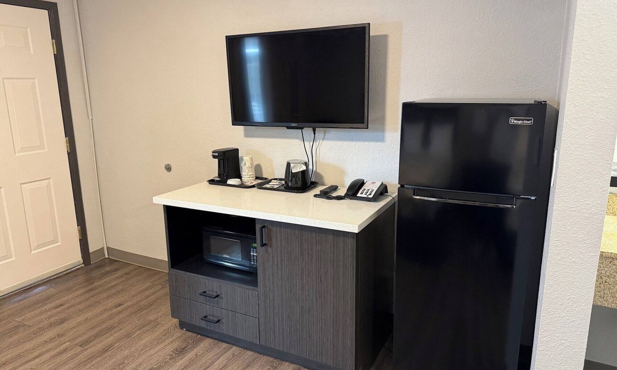 Downtown Vancouver Hotel | Studio 6 Suites Vancouver, Wa - Waterfront
