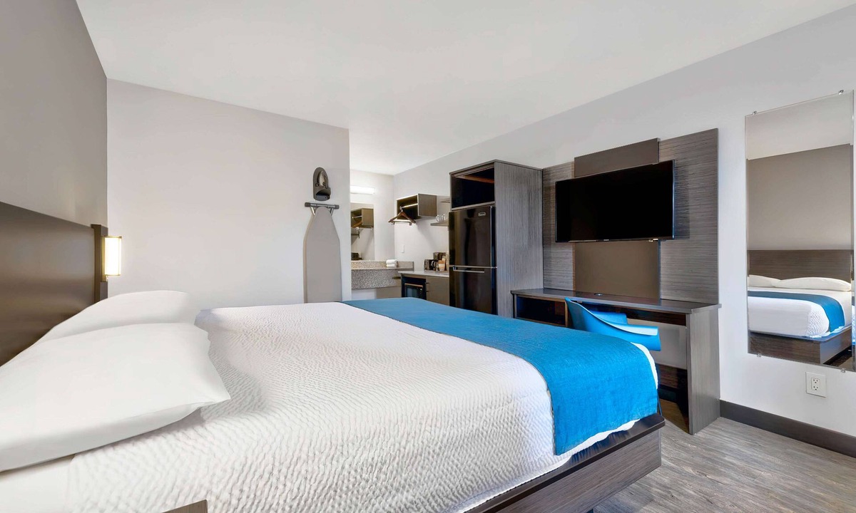 Waco Hotel | Studio 6 Waco, TX - Downtown - Baylor