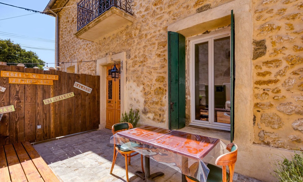 Aspiran Apartment | Studio "A La Bonne Franck'ette" with Private Terrace, Wi-Fi and Air Conditioning
