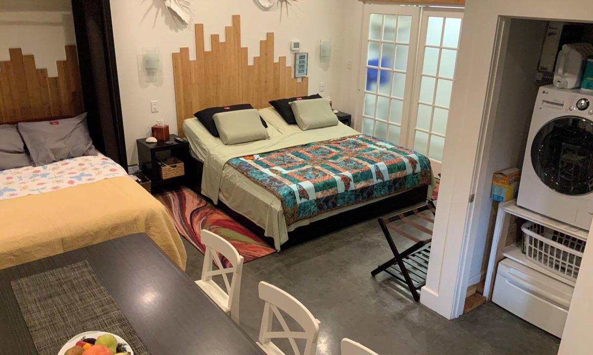 Paducah Apartment | Studio:AC, WiFi, bathroom, kitchen, adjustable beds, off st. parking, no animals