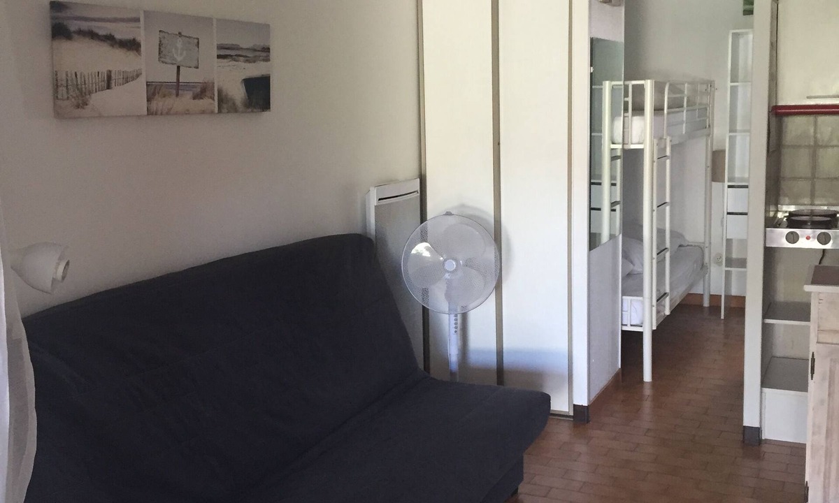 Gruissan Apartment | STUDIO air-conditioned garden level in residence with swimming pool