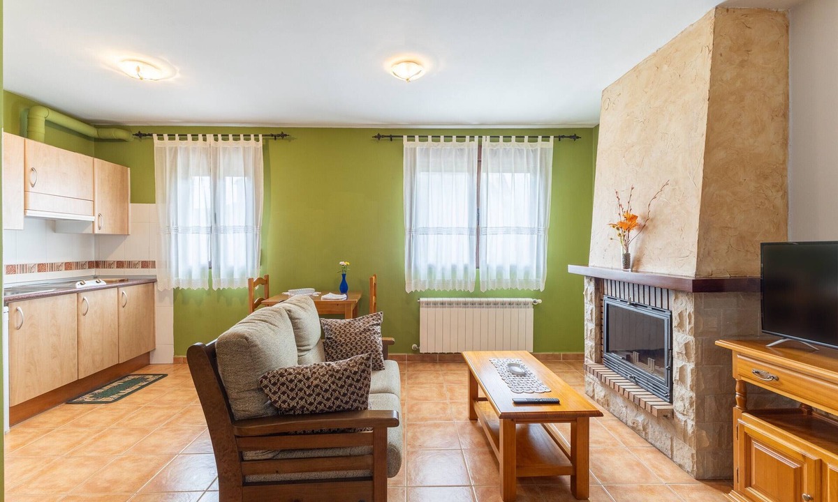Santo Tome del Puerto Apartment | Studio Apartment 'La Casa De Dafne Acebo' with Mountain View, Shared Terrace and Shared Garden