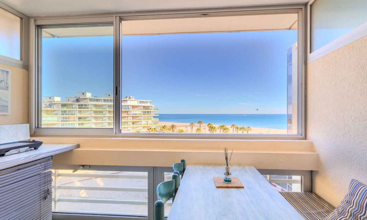 Canet-Plage Apartment | Studio Apartment 'Vue Mer' with Sea View, Wi-Fi and Air Conditioning