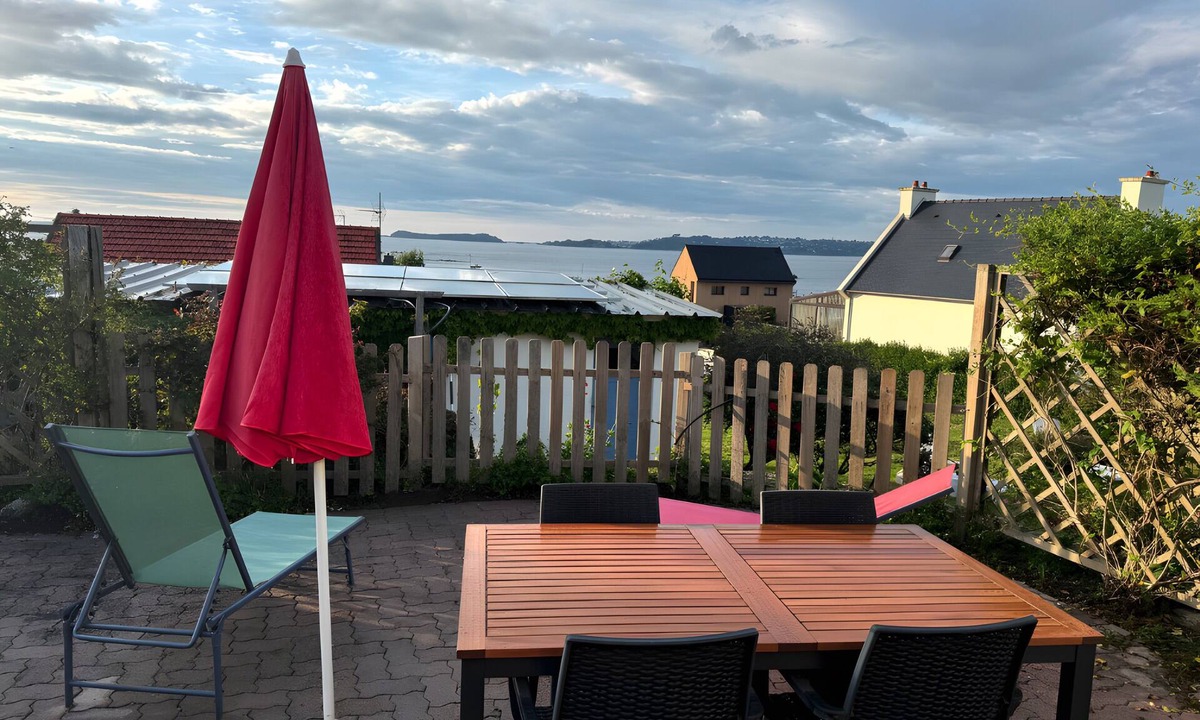 Tredrez-Locquemeau Apartment | Studio Apartment 'Mimi's Penty' with Sea View, Private Terrace and Wi-Fi