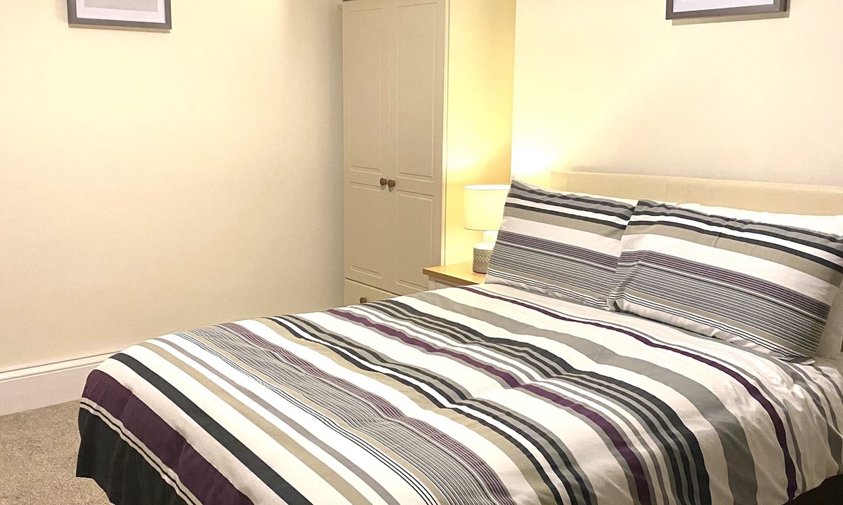 Weston-super-Mare Apartment | Studio Apartment with private bathroom