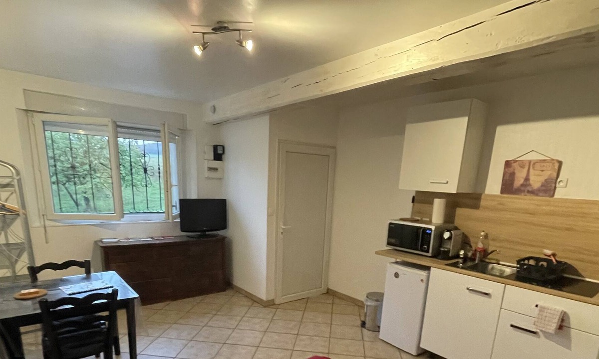 Paroy-sur-Tholon Apartment | Studio apartment near Joigny