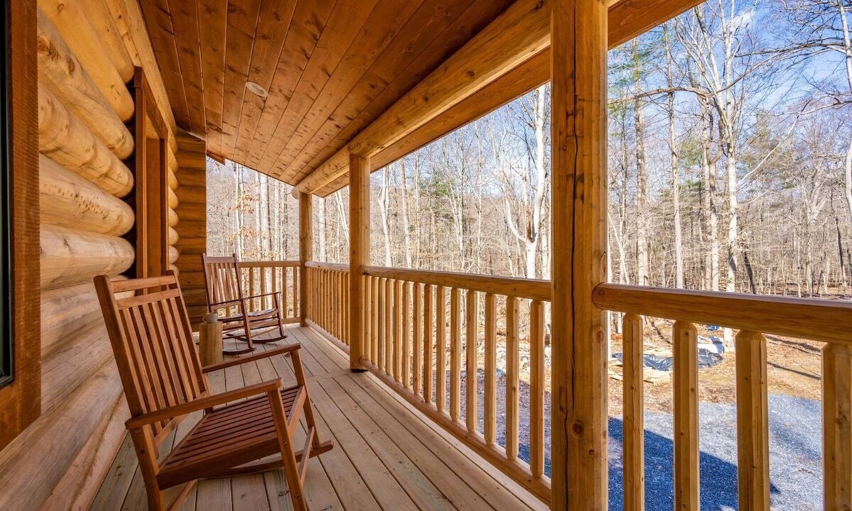 Dickerson Apartment | Studio apartment at Sugarloaf Log House