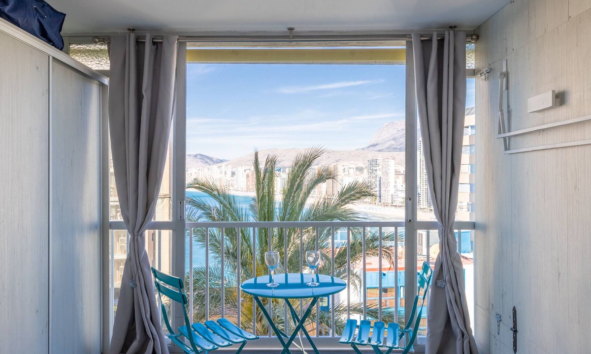 Benidorm Apartment | Studio Apartment "Casita Bonita" with Sea View, Shared Pool & A/C