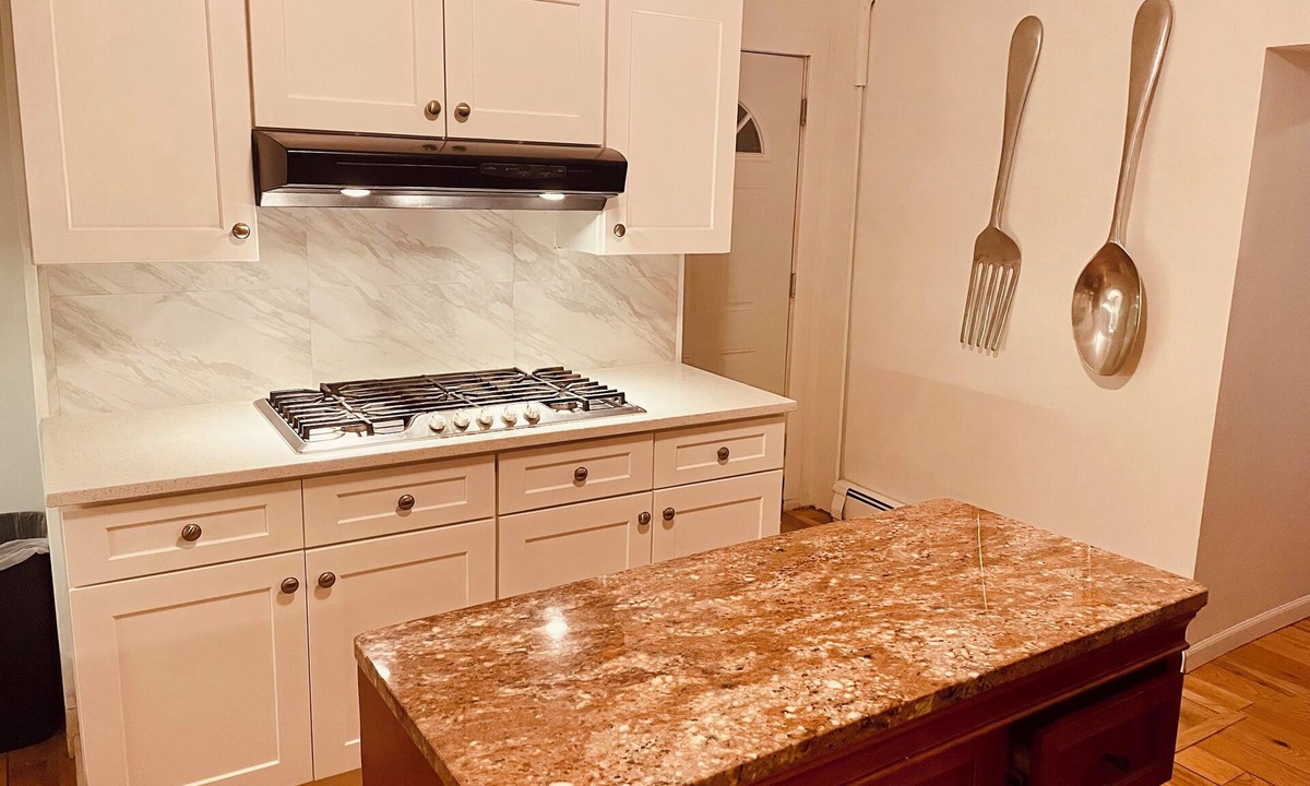 Getty Square Apartment | Studio apartment close metro north Yonkers station