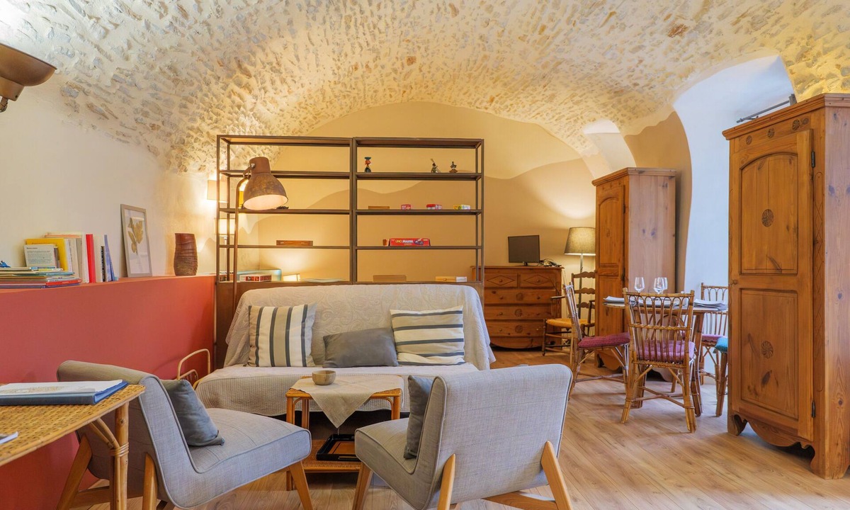 Les Vans Apartment | Studio Apartment 'De Caractère Classé 3' with Wi-Fi