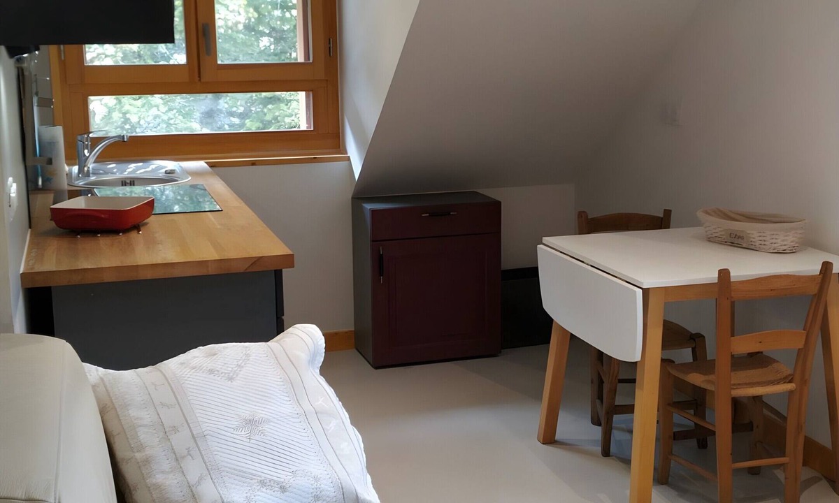 Entraunes Apartment | Studio Apartment 'En Montagne, Mercantour' with Mountain View, Shared Garden and Wi-Fi