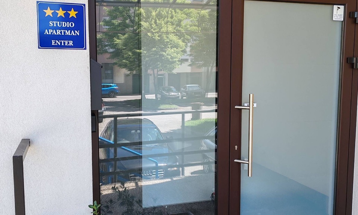 Karlovac Apartment | Studio Apartment Enter - Studio Apartment With Terrace
