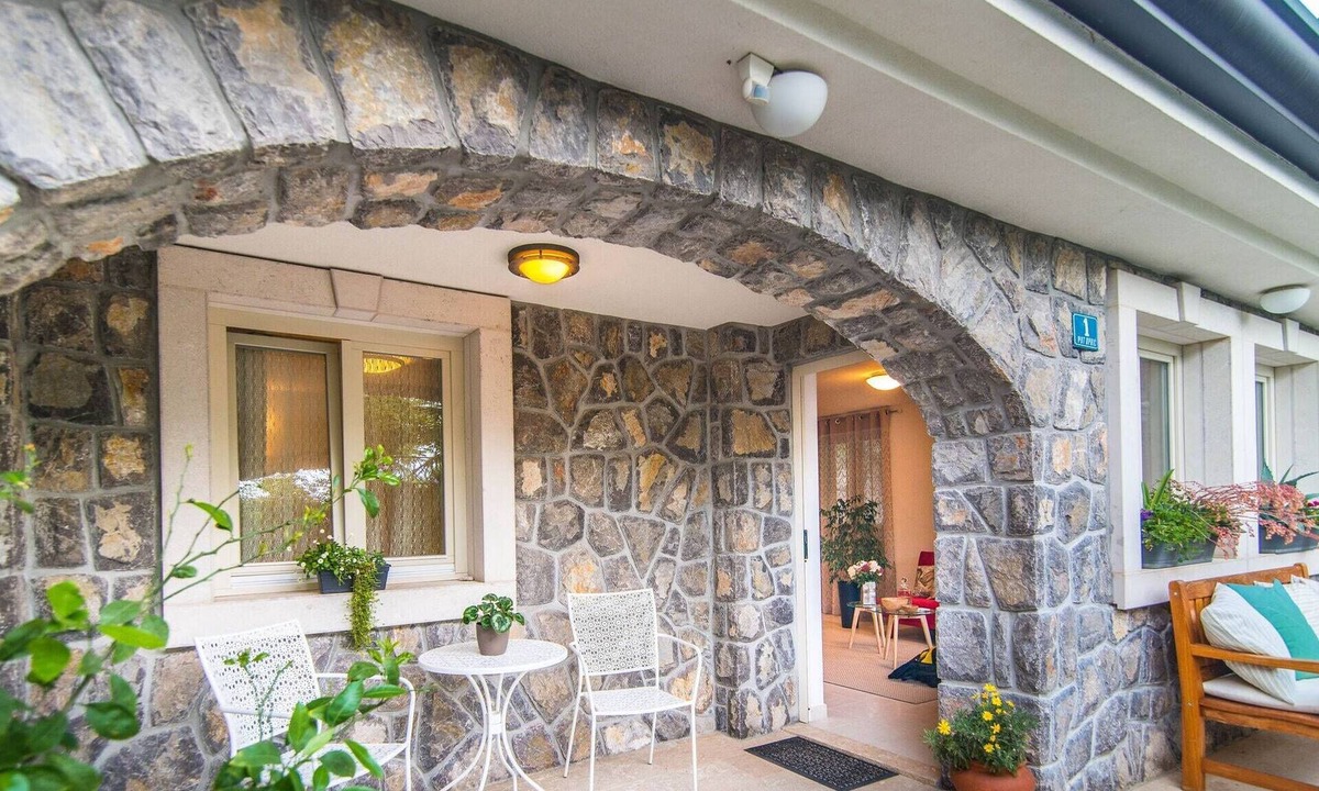 Opric Apartment | Studio apartment for 2 people in Villa Arta