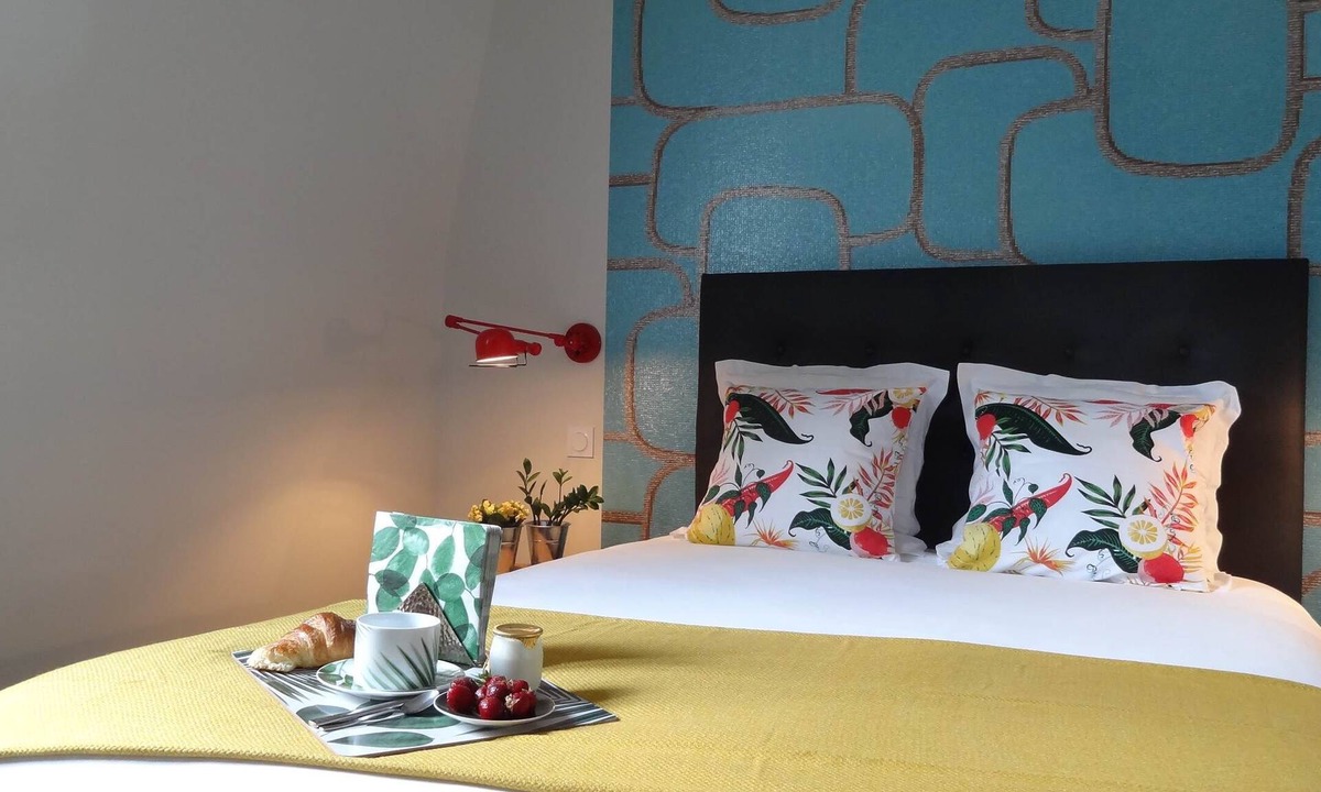 Saint-Serge Apartment | Studio Apartment