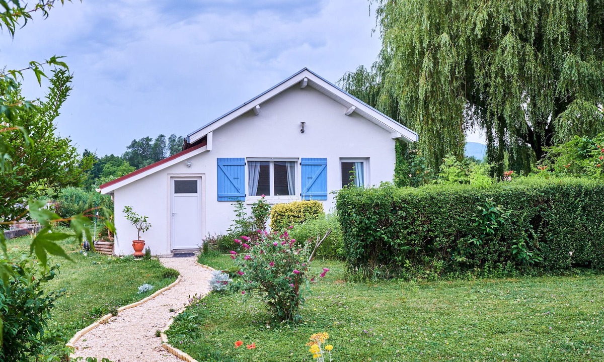 Moirans Apartment | Studio Apartment 'Home Just Be' with Wi-Fi & Garden