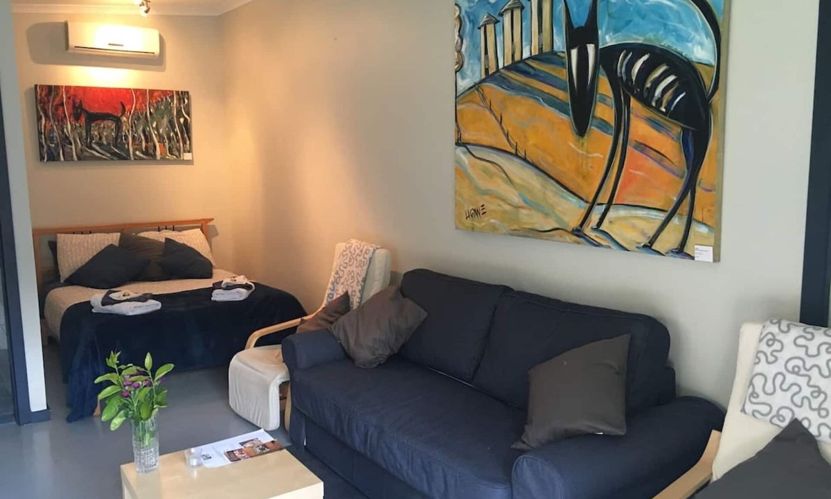 Hurstbridge Apartment | Studio Apartment in Leafy Hurstbridge